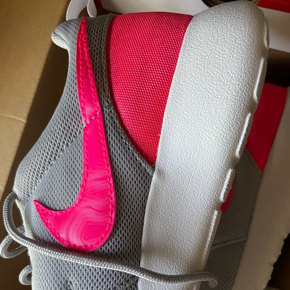 Nike Roshe Shoes - Picture 5 of 6